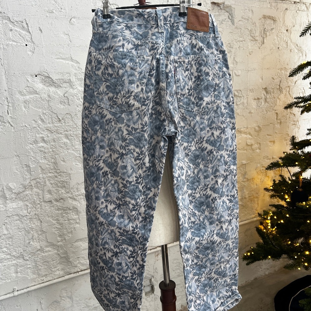 Levi's Blue Floral Cropped Jeans